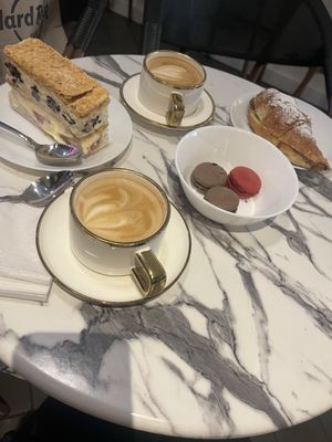 Le Parisien Bakery by null