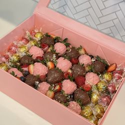 Miy Sweet Sensations  - Chocolate covered strawberries