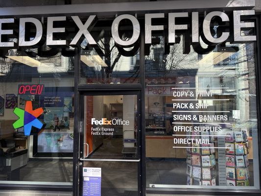 FedEx 店舗サイン FEDEX OFFICE PRINT & SHIP CENTER - Updated December 2025 - 17