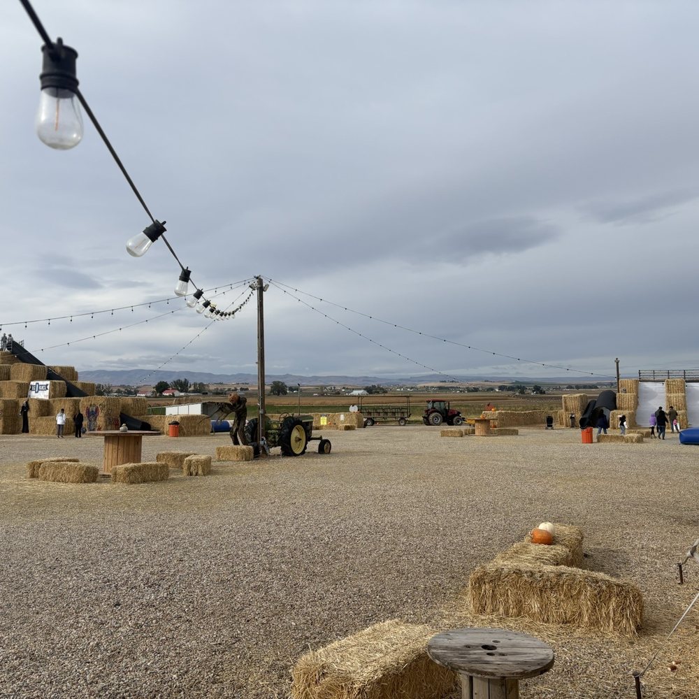 Shindig Farms - Main Area - Attraction Farms Near Me - Nampa, Idaho Shindig Farms - Main Area - Attraction Farms Near Me - Nampa, Idaho