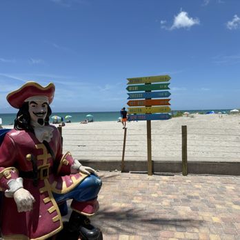 Sharky's On the Pier - Seafood Near Me - Venice, Florida