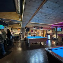 Dew Drop Bar & Grill