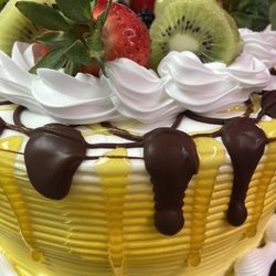 El Hornito Bakery #3 - Chocolate layer cake with glazed fruit !