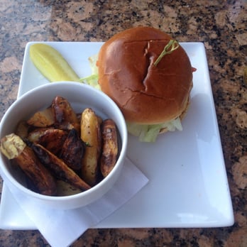 Cincinnati Lager House - Burger & potatoes - New American Near Me - Cincinnati, Ohio