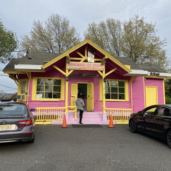 Cranberry Junction home made ice cream - Cute building - Ice Cream & Frozen Yogurt Near Me - Hackensack, New Jersey