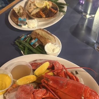 Billy's Chowder House - Lobster platter and broiled seafood platter - Seafood Near Me - Wells, Maine