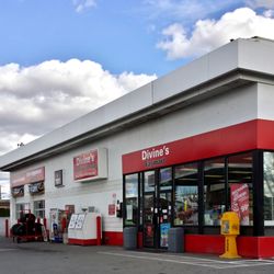 Divine's Auto Center