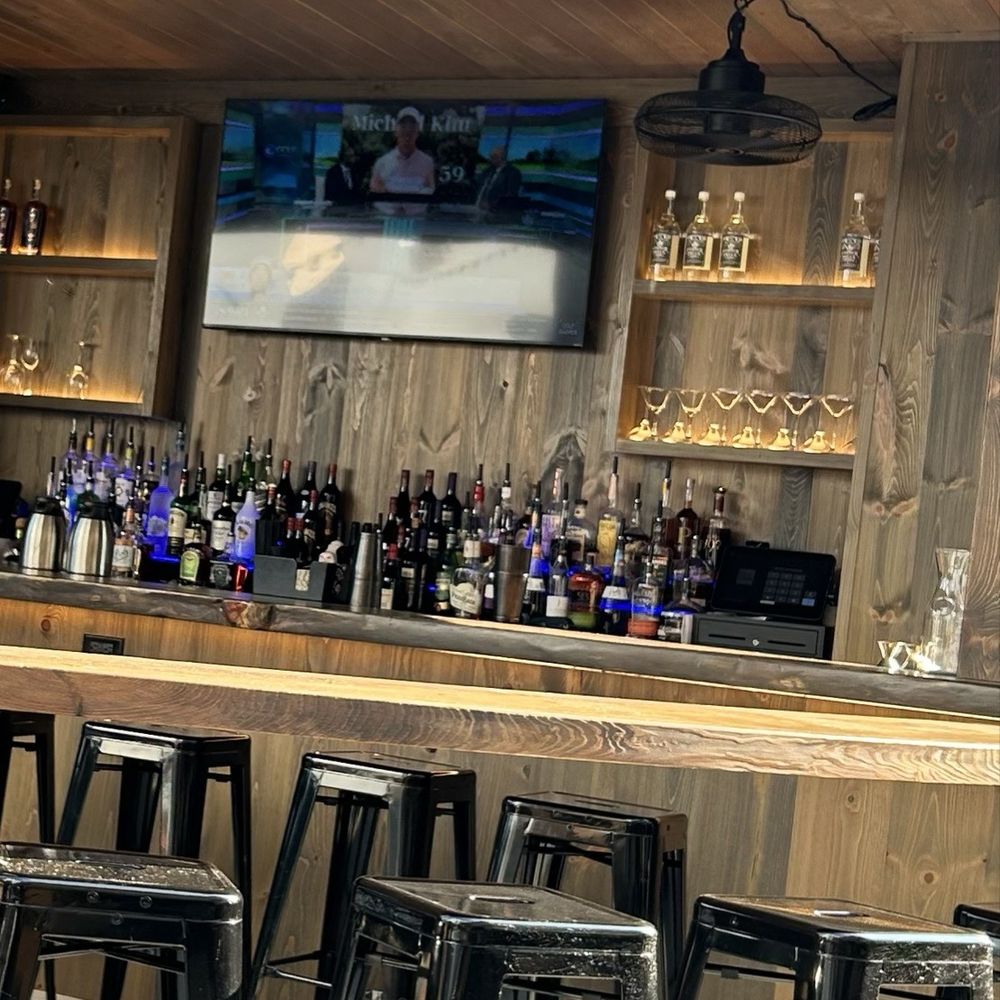 Farmer in the Dells - Outside bar - Restaurants Near Me - Wisconsin Dells, Wisconsin
