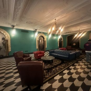 Brooklyn Paramount Theater - Music Venues Near Me - Brooklyn, New York