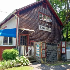 THE BOOK BARN - Updated July 2024 - 317 Photos & 208 Reviews - 41 W