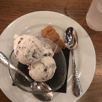 VIVO Italian Kitchen - Gelato cookies and cream - Italian Near Me - Universal City, California VIVO Italian Kitchen - Gelato cookies and cream - Italian Near Me - Universal City, California