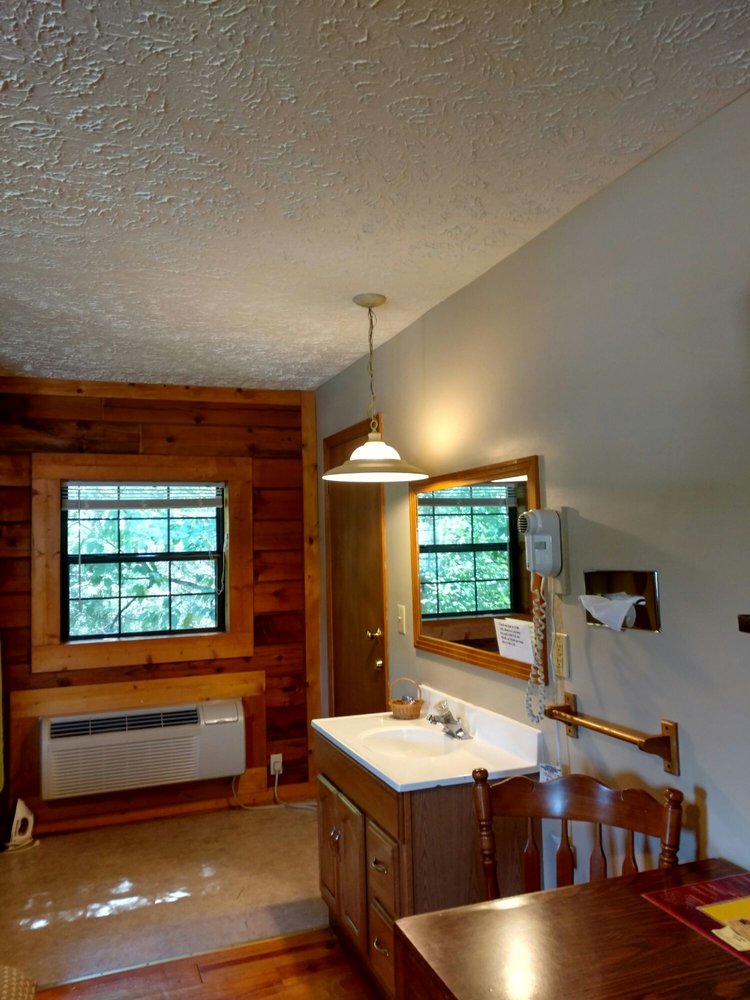 DOVER INN MOTEL & CABINS Updated September 2024 37 Photos 1545