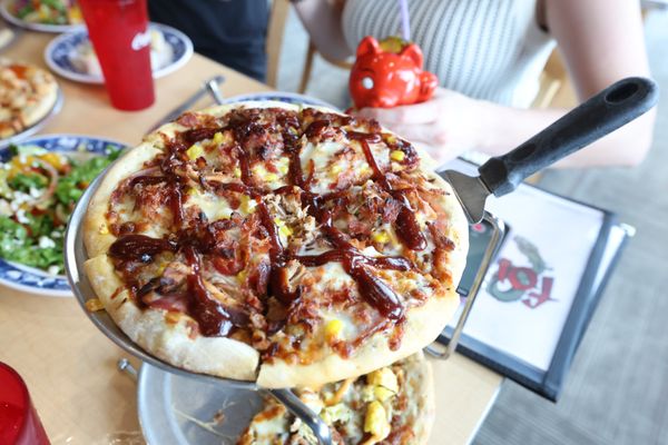 Fong's Pizza by null