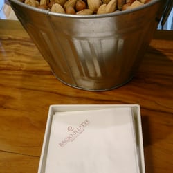 Bacio di Latte - Hazel or brazil?