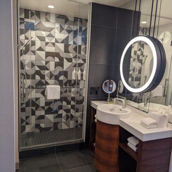 Le Meridien Pasadena Arcadia - Bathroom clean and modern - Hotels Near Me - Arcadia, California Le Meridien Pasadena Arcadia - Bathroom clean and modern - Hotels Near Me - Arcadia, California