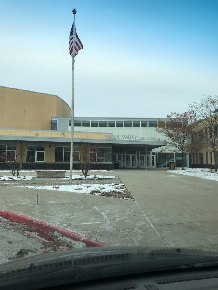 METEA VALLEY HIGH SCHOOL 【1801 N Eola Rd, Aurora, Illinois】 Middle