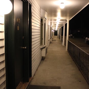Colonial Motel & Spa - Hotels Near Me - Brattleboro, Vermont Colonial Motel & Spa - Hotels Near Me - Brattleboro, Vermont