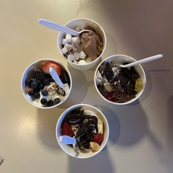 Yogurt Shack - Frozen yoghurt with friends!