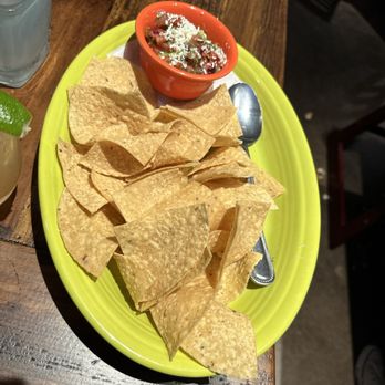 Birdie's Eastside - Guacamole appetizer. - Bars Near Me - Dallas, Texas Birdie's Eastside - Guacamole appetizer. - Bars Near Me - Dallas, Texas