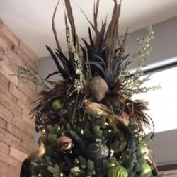 Elves to the Rescue “Professional Holiday Decorating” - Christmas Tree