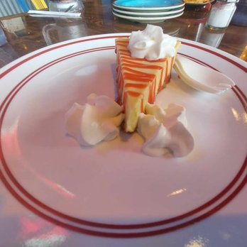 Gilligan's Island Bar & Grill - Key Lime Pie - American Near Me - Siesta Key, Florida