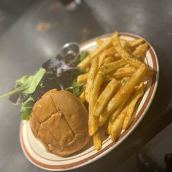 Aunties House Kitchen and Bar - Uncles Burger