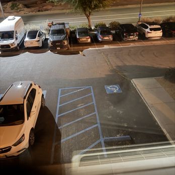 Hampton Inn & Suites Barstow - If you zoom in you'll see that tomcat walk away... dude was under my window calling out.. no tomcat! I won't break up my family! - Hotels Near Me - Barstow, California Hampton Inn & Suites Barstow - If you zoom in you'll see that tomcat walk away... dude was under my window calling out.. no tomcat! I won't break up my family! - Hotels Near Me - Barstow, California