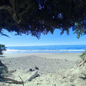 Carpinteria State Beach - Shaded area - Beaches Near Me - Carpinteria, California