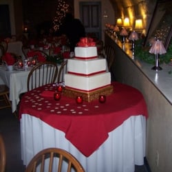 Shawnee Hills Bakery - Christmas Theme Cake, all butter cream icing with Fondant Bow and ribbons to mach the color theme.