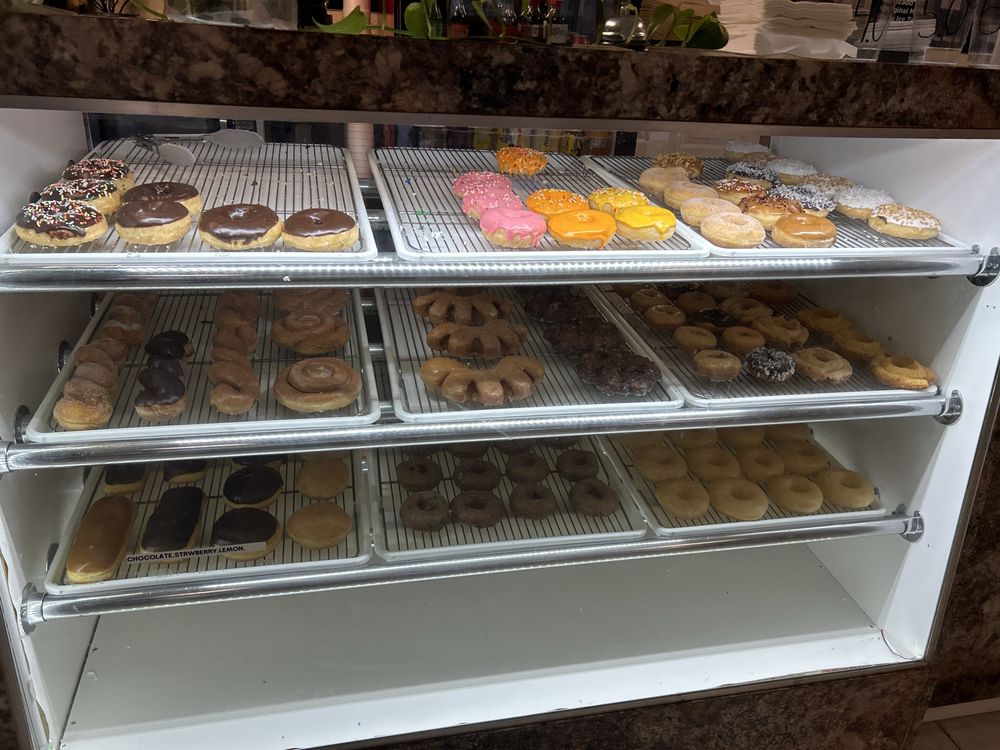 Cleveland Donuts & Deli Logo