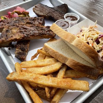 Hungry Bear Barbecue Jamboree - Smoked Barbecue Combo Platter (TikTok: @justandyvu) - Desserts Near Me - Anaheim, California