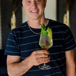 The Kindler Hotel - Boitano's Lounge