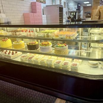 Chiu Quon Bakery & Dim Sum - Cakes - Bakeries Near Me - Chicago, Illinois