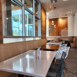 Luna Grill Eastlake - Interior
