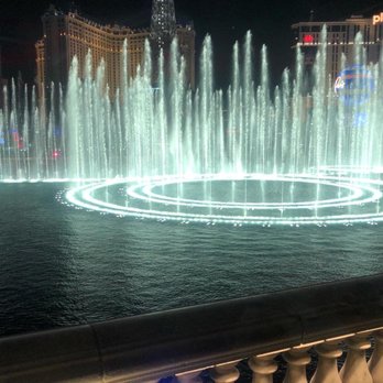 Lago - Bellagio fountains. - Italian Near Me - Las Vegas, Nevada