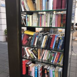 Offener Bücherschrank - Schöner "Offener Bücherschrank". Beautiful open bookcase.