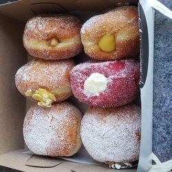 Cake moi - There are two places to get your bomboloni boss. The first is obviously Bomboloni Boss and Cake-Toi!