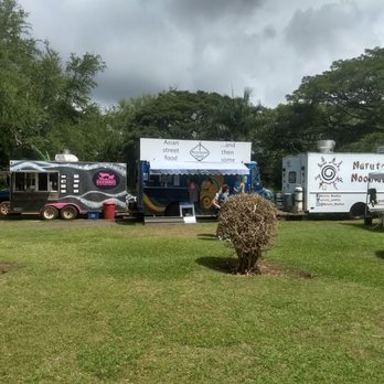 Dim 'N' Den Sum - the one in the center - Food Trucks Near Me - Koloa, Hawaii