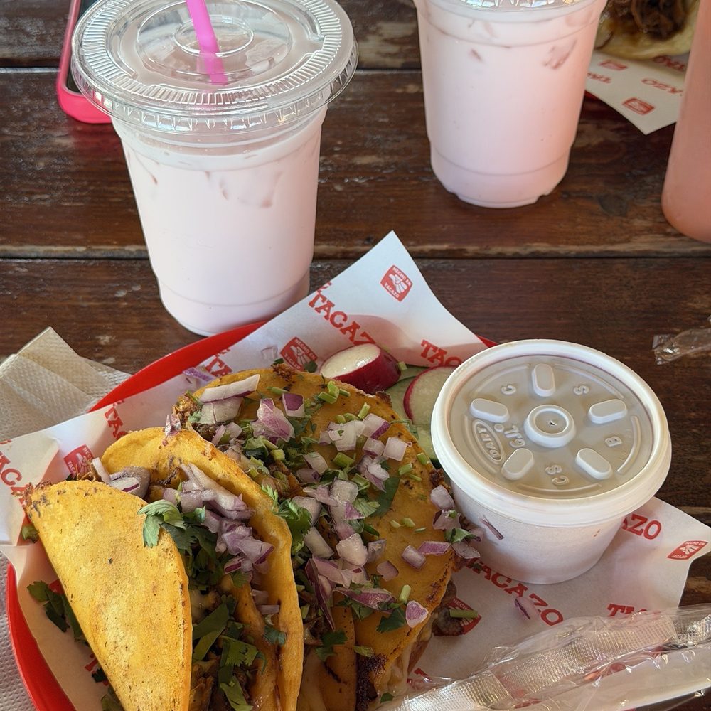 Birria tacos (3) Fresa con leche agua fresca Birria tacos (3) Fresa con leche agua fresca