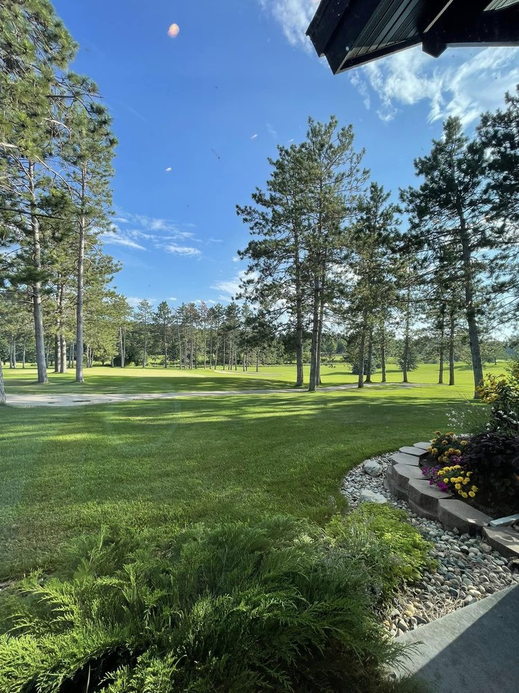 Blueberry Pines Golf Club Logo