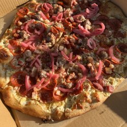 Prometheus Pizza - White meat pizza with onions