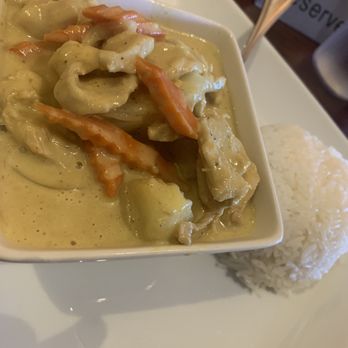 Maya Thai Laos Restaurant - Yellow Curry - Thai Near Me - El Sobrante, California Maya Thai Laos Restaurant - Yellow Curry - Thai Near Me - El Sobrante, California