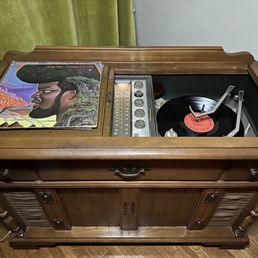 1968 Magnavox Colonial Stereo Console