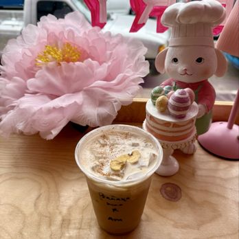 Pink Flores - Banana nana iced latte - Cafes Near Me - Chicago, Illinois