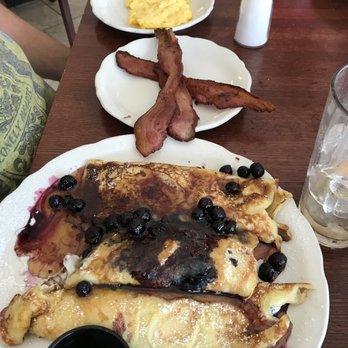 Richard Walker's Pancake House - Breakfast & Brunch Near Me - Schaumburg, Illinois