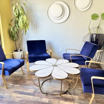 Teazer World Tea Market - Sierra Vista - Lounge area - Tea Rooms Near Me - Clovis, California Teazer World Tea Market - Sierra Vista - Lounge area - Tea Rooms Near Me - Clovis, California