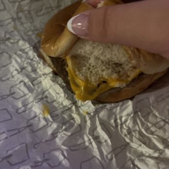 Wendy's - I ordered a junior hamburger. - Burgers Near Me - Asheboro, North Carolina Wendy's - I ordered a junior hamburger. - Burgers Near Me - Asheboro, North Carolina