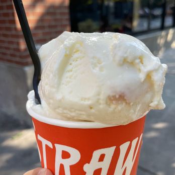 Salt & Straw - pear and blue cheese - Ice Cream & Frozen Yogurt Near Me - Seattle, Washington Salt & Straw - pear and blue cheese - Ice Cream & Frozen Yogurt Near Me - Seattle, Washington