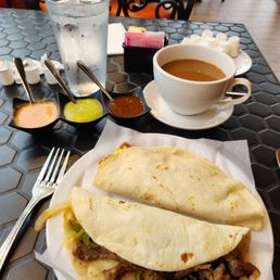 Fajitas taco and country egg (egg and sausage) Fajitas taco and country egg (egg and sausage)