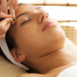 House of Threading - Eyebrow Shaping with tweezers